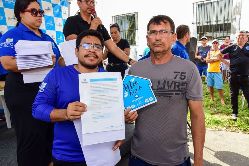 Entrega de Títulos de Propriedade na Comunidade Floresta Parque, através do Programa Ananindeua Legal no bairro Centro