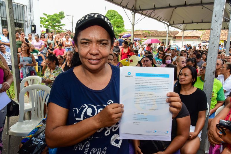 Entrega de Títulos de Propriedade na Comunidade Floresta Parque, através do Programa Ananindeua Legal no bairro Centro