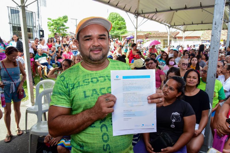 Entrega de Títulos de Propriedade na Comunidade Floresta Parque, através do Programa Ananindeua Legal no bairro Centro