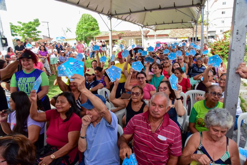 Entrega de Títulos de Propriedade na Comunidade Floresta Parque, através do Programa Ananindeua Legal no bairro Centro