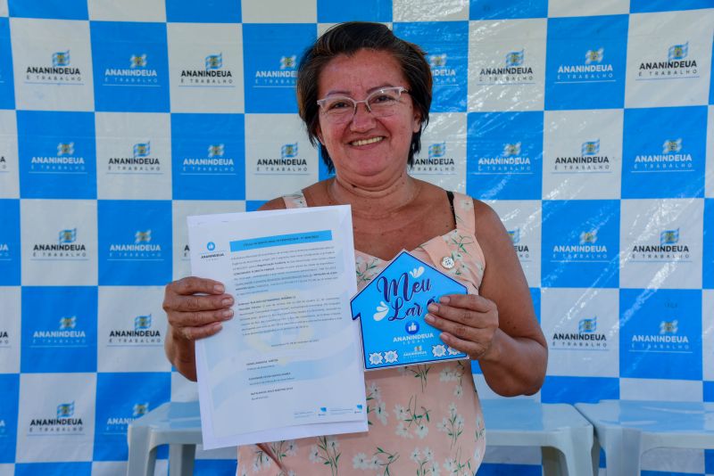 Entrega de Títulos de Propriedade na Comunidade Floresta Parque, através do Programa Ananindeua Legal no bairro Centro