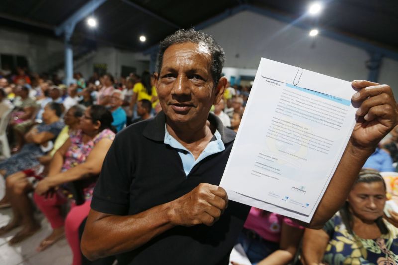 Entrega de Títulos de Propriedade na comunidade São Judas Tadeu no bairro de Águas Lindas