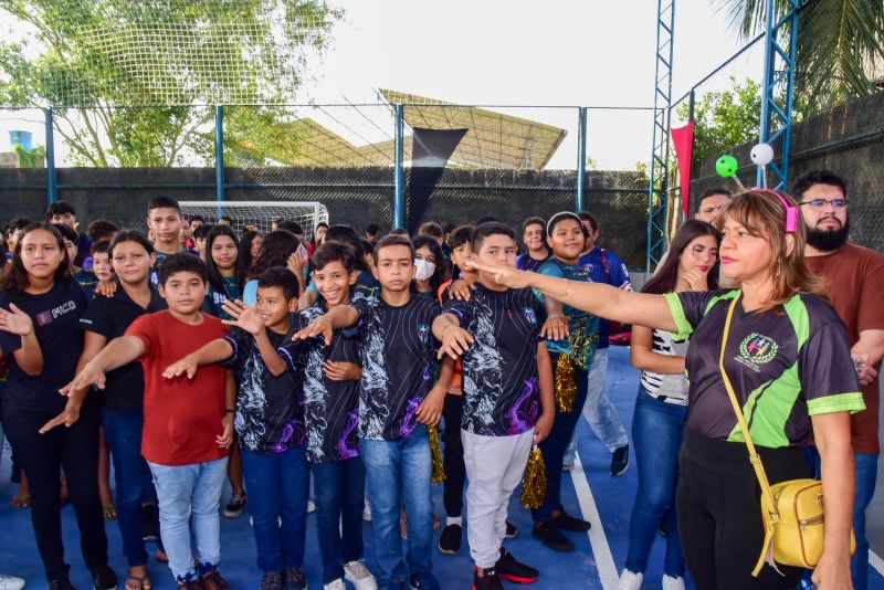 Entrega da quadra coberta da escola Cândida Santos de Souza e abertura dos jogos no Distrito Industrial