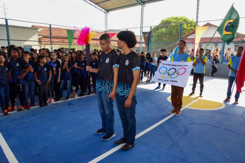 Entrega da quadra coberta da escola Cândida Santos de Souza e abertura dos jogos no Distrito Industrial