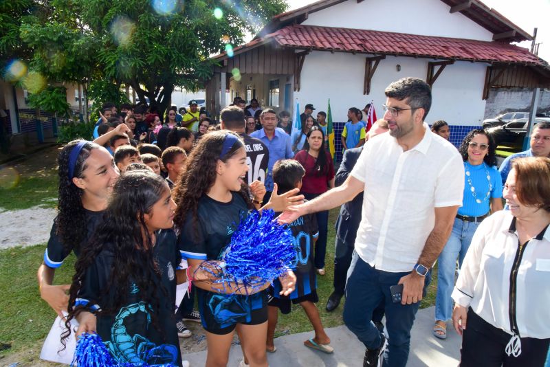 Entrega da quadra coberta da escola Cândida Santos de Souza e abertura dos jogos no Distrito Industrial