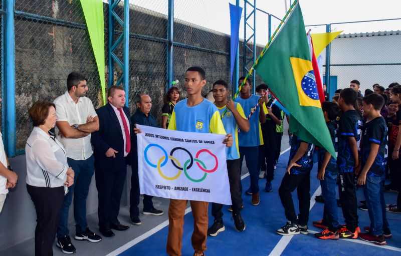 Entrega da quadra coberta da escola Cândida Santos de Souza e abertura dos jogos no Distrito Industrial