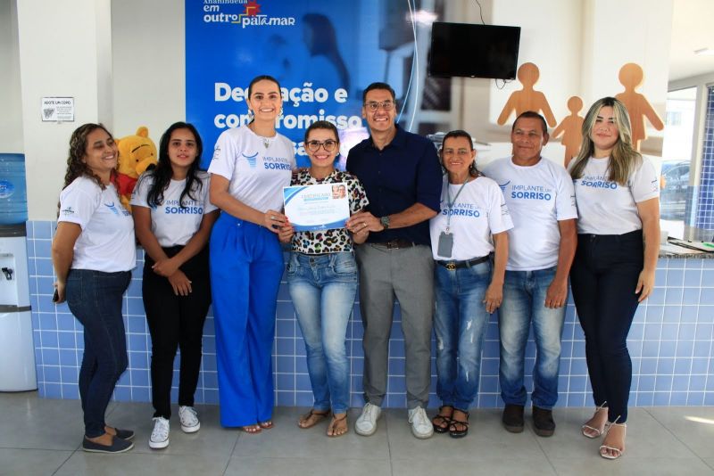 Entrega dos certificados dos pacientes atendidos no Programa Implante um Sorriso na unidade Paulo Frota