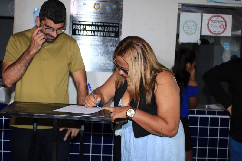 Assinatura de ordem de serviço para inicio das obras de construção de arquibancada, cobertura da quadra e vestiário na EMAF Maria do Carmo Monteiro na Mario Covas