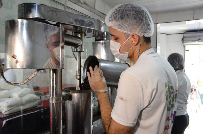 Entrega do selo Açaí Bom que Só, no açaí do Leno da estrada da Providência na Cidade Nova