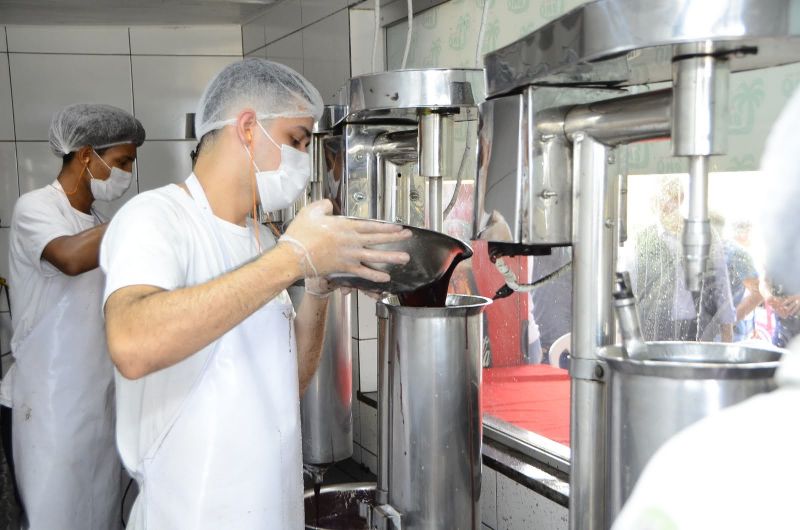 Entrega do selo Açaí Bom que Só, no açaí do Leno da estrada da Providência na Cidade Nova