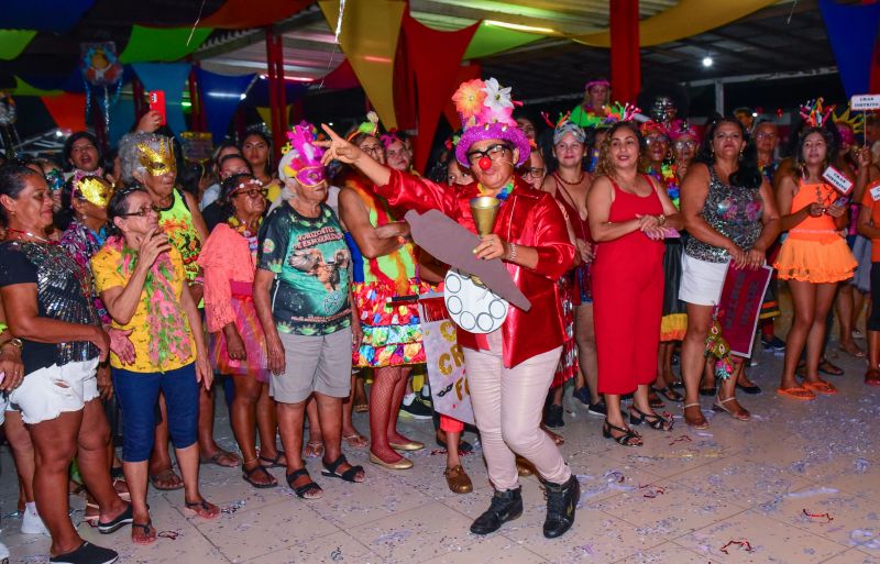 Baile de Máscaras da Melhor Idade no clube Asbep