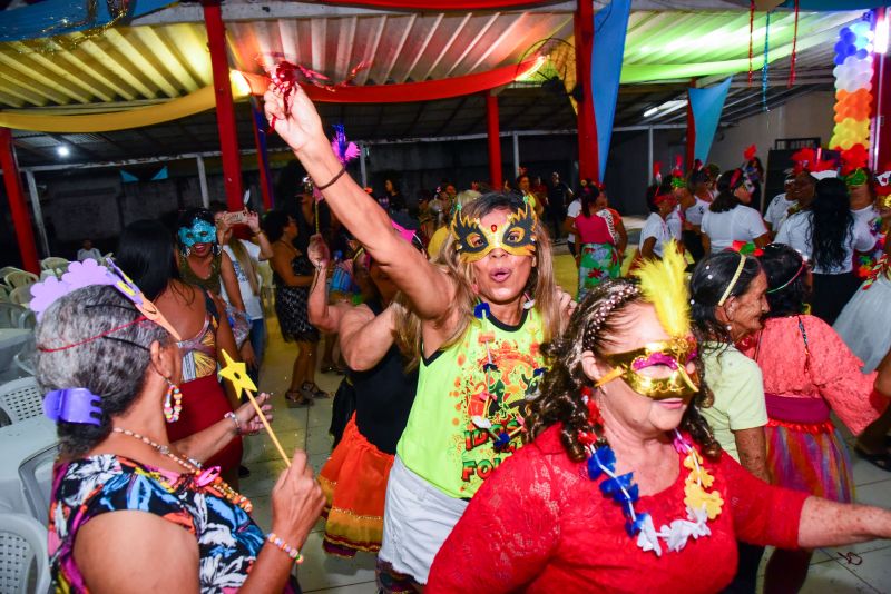 Baile de Máscaras da Melhor Idade no clube Asbep