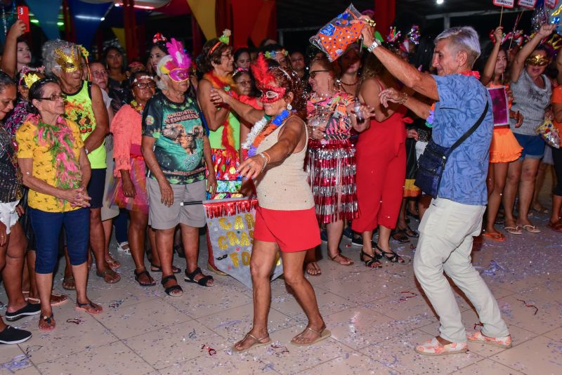 Baile de Máscaras da Melhor Idade no clube Asbep