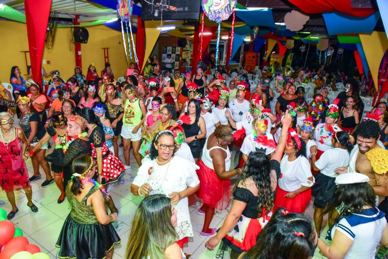 Baile de Máscaras da Melhor Idade no clube Asbep