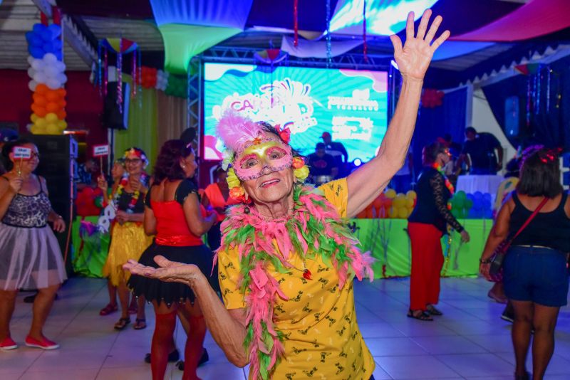 Baile de Máscaras da Melhor Idade no clube Asbep