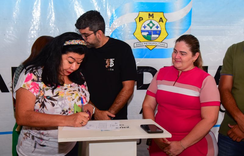 Assinatura de Ordem de serviço para reforma da EMEF Amélia Reis Freitas, no bairro Centro