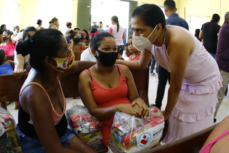 Entrega de cestas básicas de alimentos do Programa Ananin Solidário e visita na Comunidade Santana do Aurá