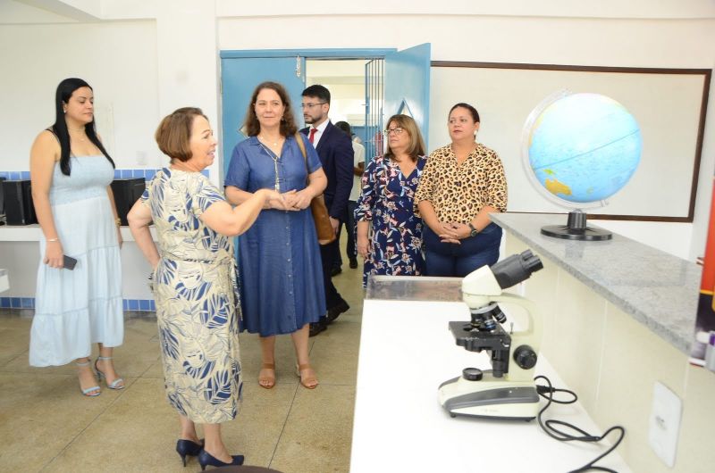 Secretária de Educação Leila Freire e a Consulesa de Portugal visitam as escolas Carlos Marighella e Laércio Barbalho