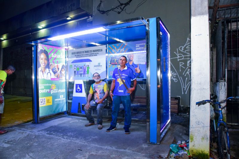 Abrigo de Ônibus com Iluminação Em Led na Avenida Cláudio Sanders