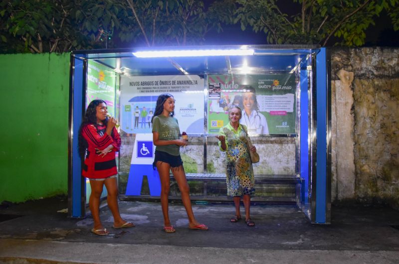 Abrigo de Ônibus com Iluminação Em Led na Avenida Cláudio Sanders