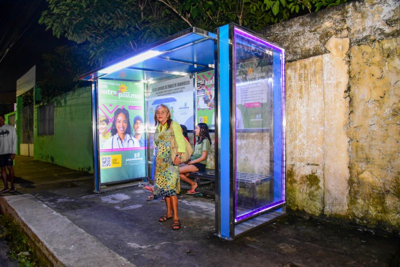 Abrigo de Ônibus com Iluminação Em Led na Avenida Cláudio Sanders