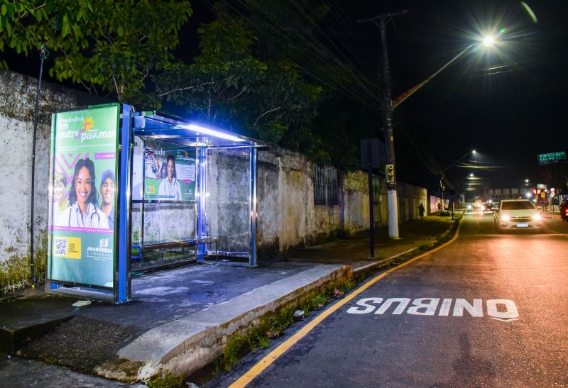 Abrigo de Ônibus com Iluminação Em Led na Avenida Cláudio Sanders