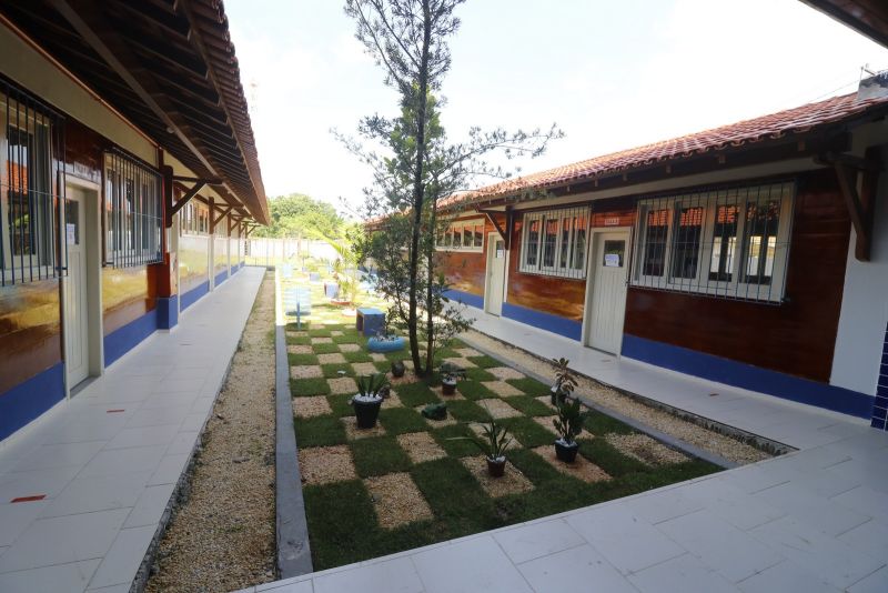 Escola Nelson Pereira Dias, totalmente revitalizada no bairro 40 Horas