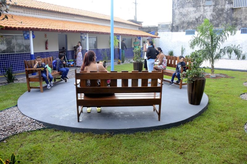 Reinaugurada 45° escola totalmente revitalizada e informatizada com laboratório de informática- Escola Santa Terezinha no bairro Coqueiro