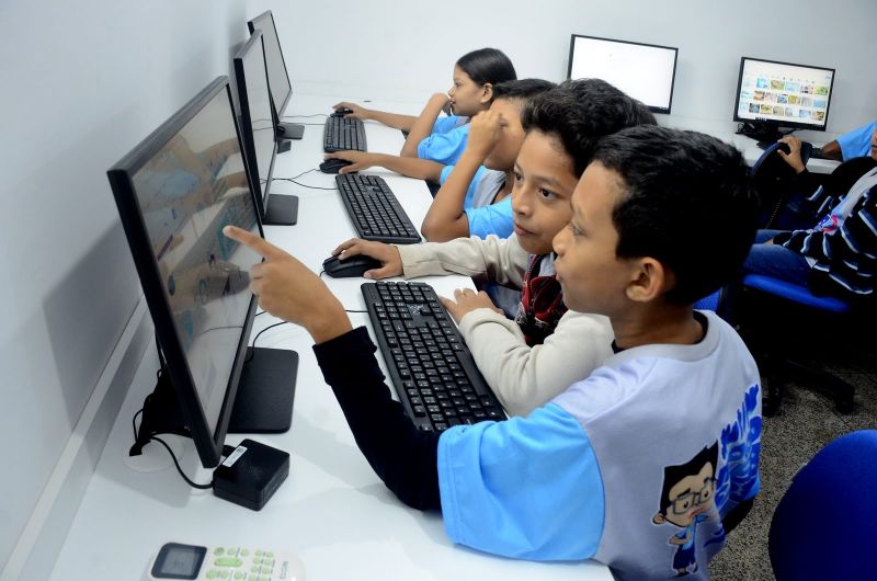 Reinaugurada 45° escola totalmente revitalizada e informatizada com laboratório de informática- Escola Santa Terezinha no bairro Coqueiro