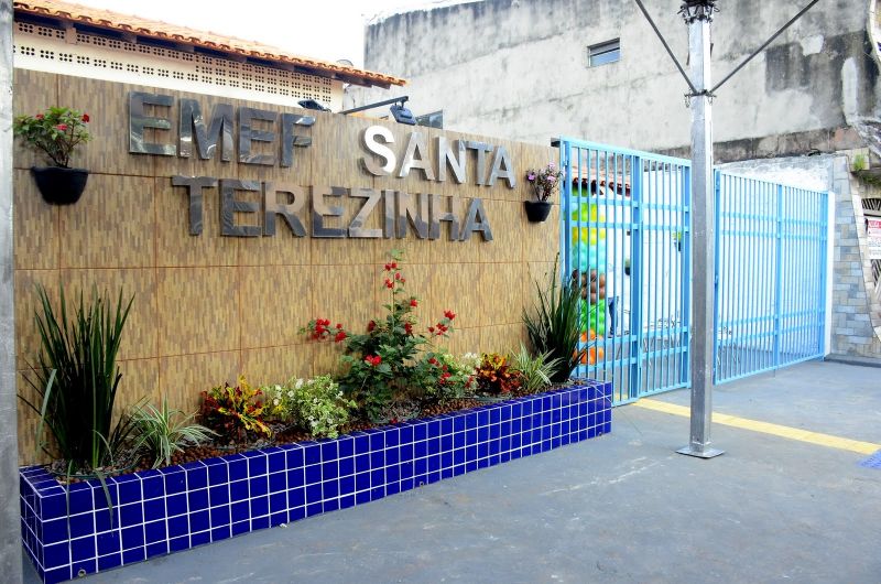 Reinaugurada 45° escola totalmente revitalizada e informatizada com laboratório de informática- Escola Santa Terezinha no bairro Coqueiro