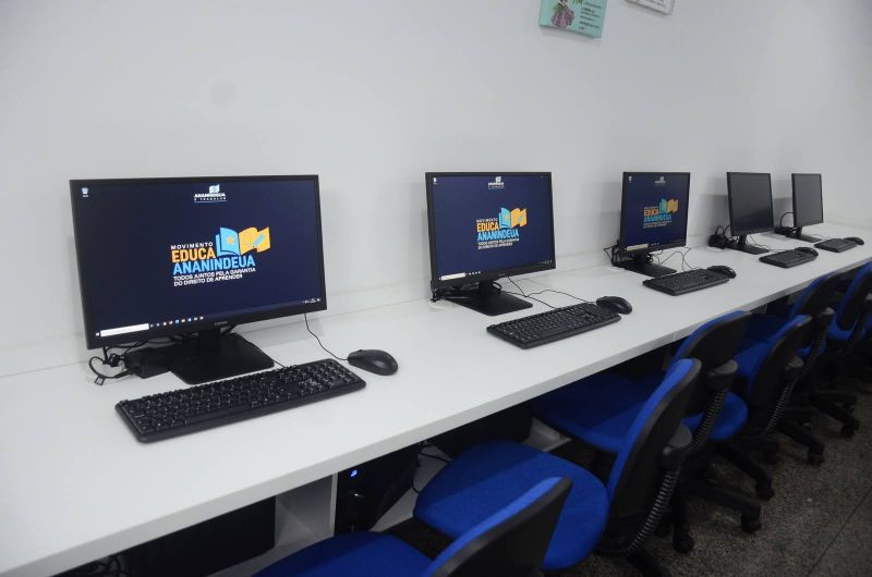 Reinaugurada 45° escola totalmente revitalizada e informatizada com laboratório de informática- Escola Santa Terezinha no bairro Coqueiro