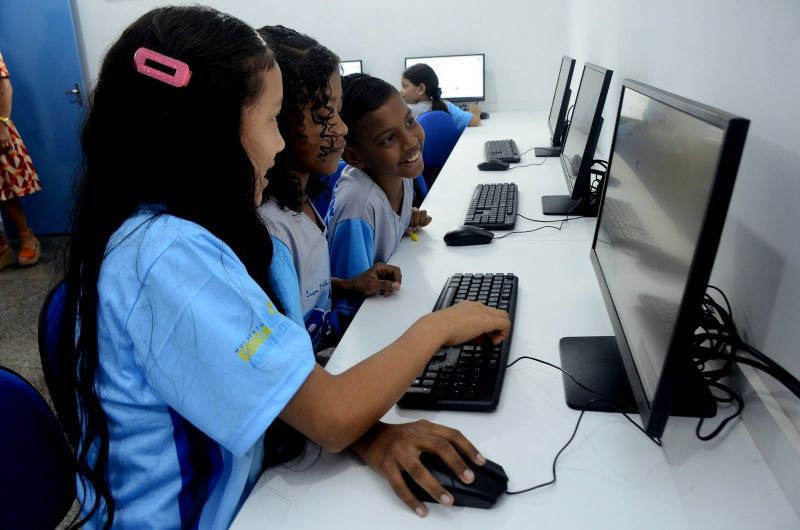 Reinaugurada 45° escola totalmente revitalizada e informatizada com laboratório de informática- Escola Santa Terezinha no bairro Coqueiro