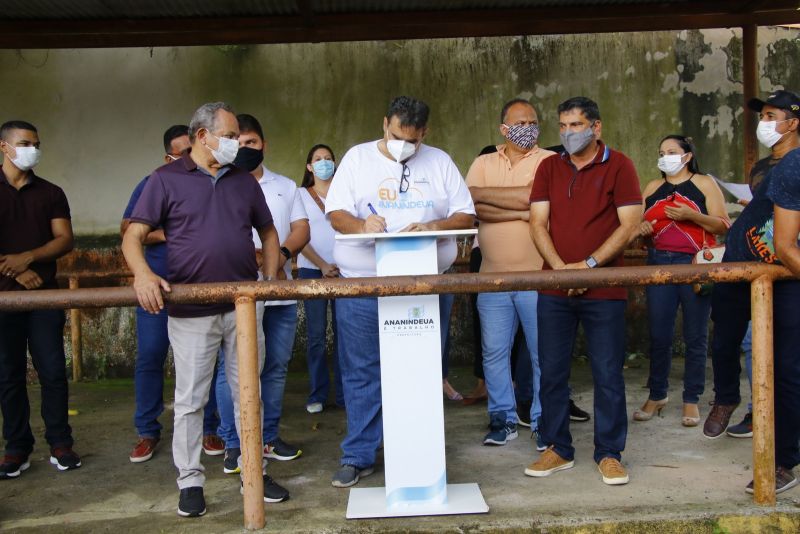 Assinatura da ordem de serviço de revitalização da praça Waldomiro Gonçalves no Bairro de Águas Lindas