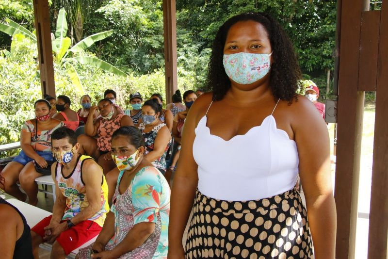 Entrega de cestas básicas na comunidade Abacatal