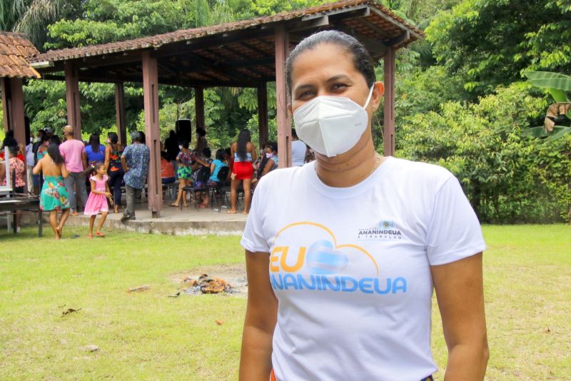 Entrega de cestas básicas na comunidade Abacatal