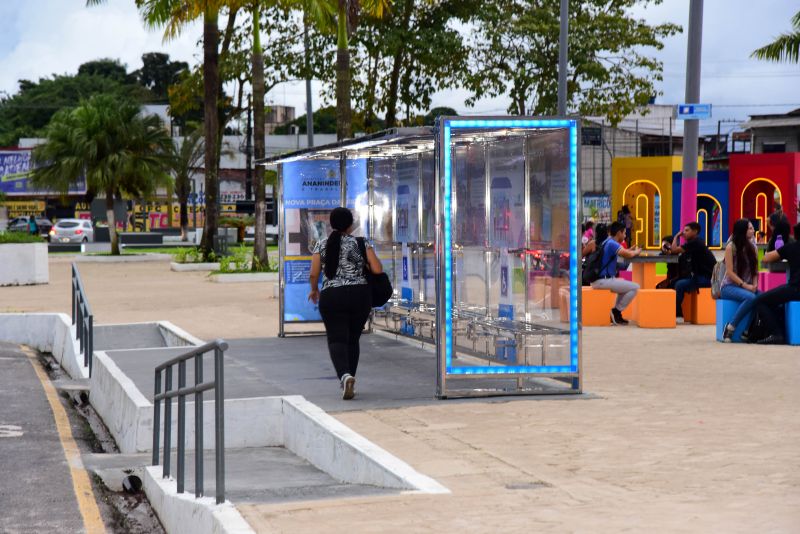 Imagens da Praça da Bíblia