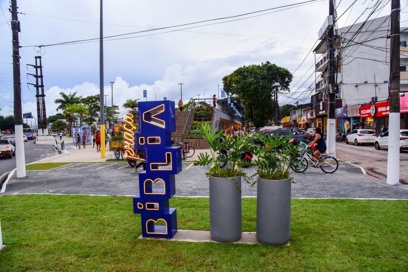 Imagens da Praça da Bíblia