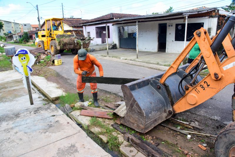 Mutirão de Limpeza no Bairro de Águas Brancas