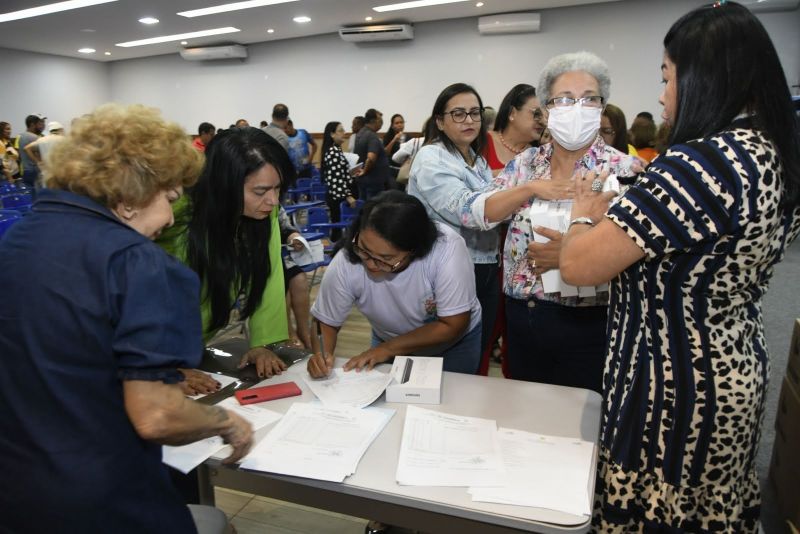 Entrega de Tablets para Uso Coletivo cerca de 500 tablets para as 88 unidades escolares que compõem a rede municipal de ensino de Ananindeua