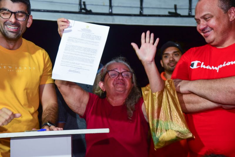 Entrega do Decreto de Desapropriação da Comunidade Pedreirinha no Bairro da Guanabara. Centro Comunitário - Estrada Da Pedreirinha