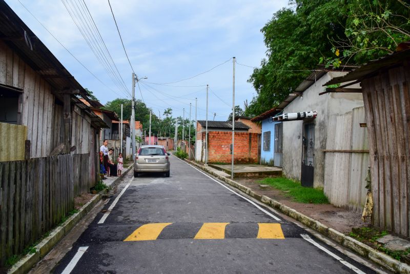 Entrega do Decreto de Desapropriação da Comunidade Pedreirinha no Bairro da Guanabara. Centro Comunitário - Estrada Da Pedreirinha