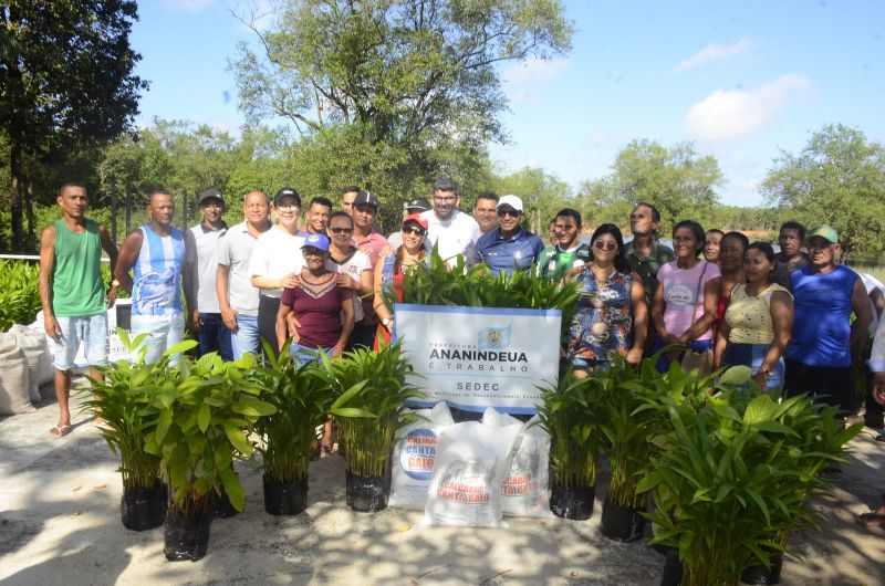 Entrega de 20 Mil Mudas Frutíferas de Açaí, Cacau e Cupuaçu e 100 Toneladas de Adubo Calcário para Produtores Rurais de Ananindeua