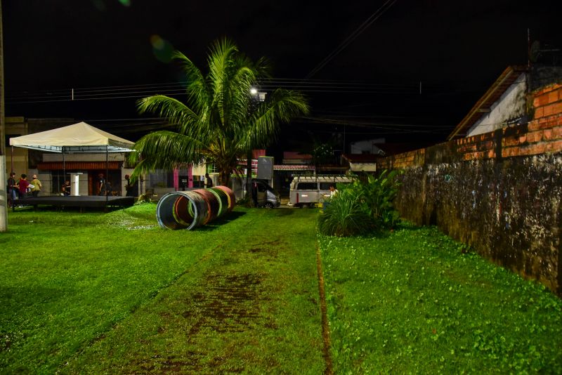 Assinatura de ordem de serviço para reforma da praça da Formiga na WE 31 na Cidade Nova V