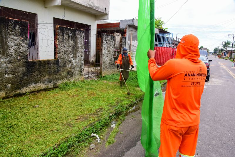 Programa Prefeitura Em Movimento, Imagens de roçagem e limpeza da rua Antonio Concelheiro na comunidade Marighella no Aurá