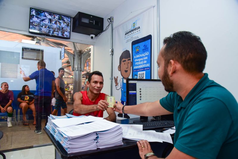 Entrega de equipamentos para feirantes da feira Cidade Nova IV e lançamento do aplicativo Feira Top Ananin
