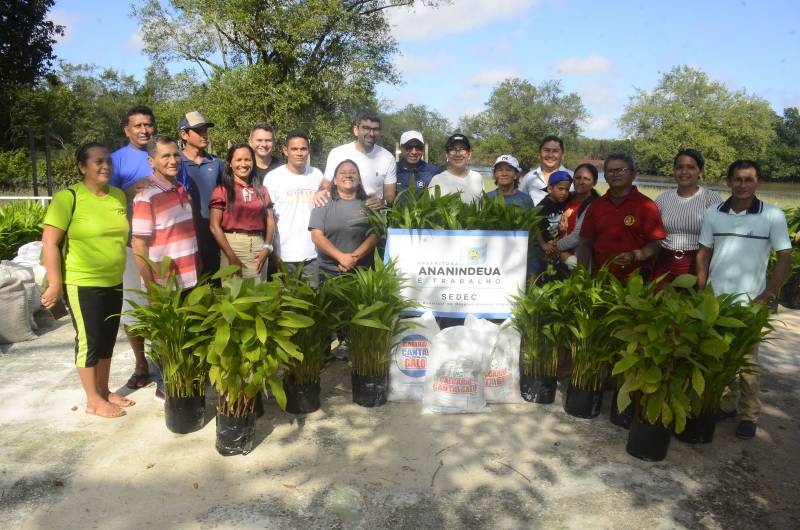 Sedec entrega 20 mil mudas frutíferas e mais de 40 toneladas de adubo e calcário para produtores rurais