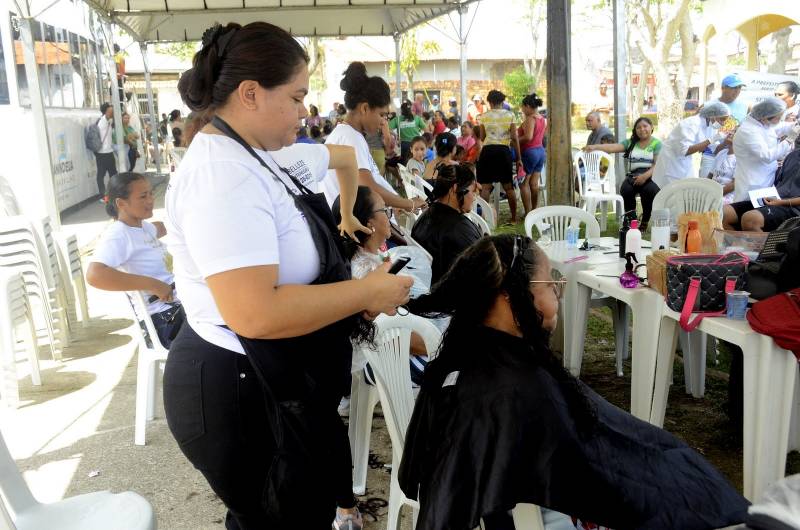 Programa “Prefeitura em Movimento” levou serviços de cidadania e lazer para moradores do Curuçambá