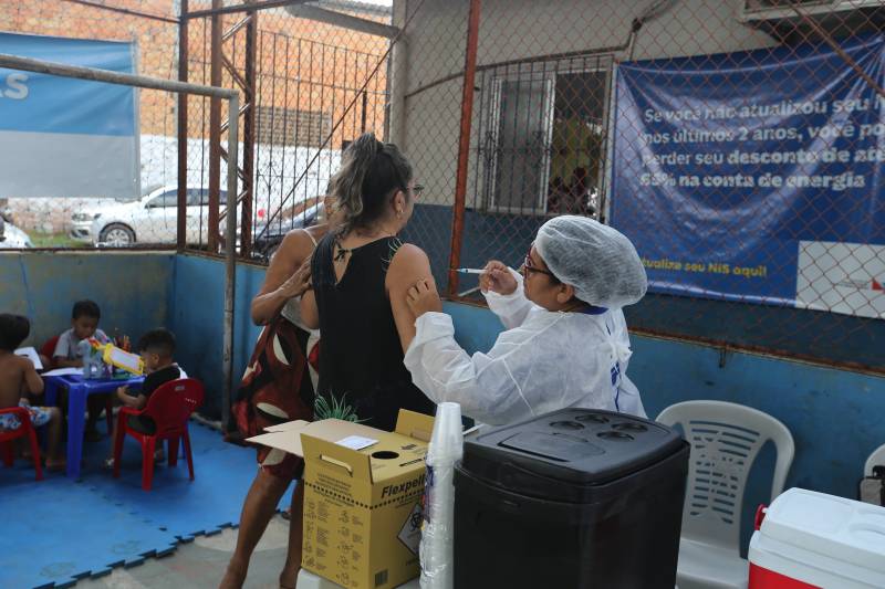 Aplicação de vacinas.