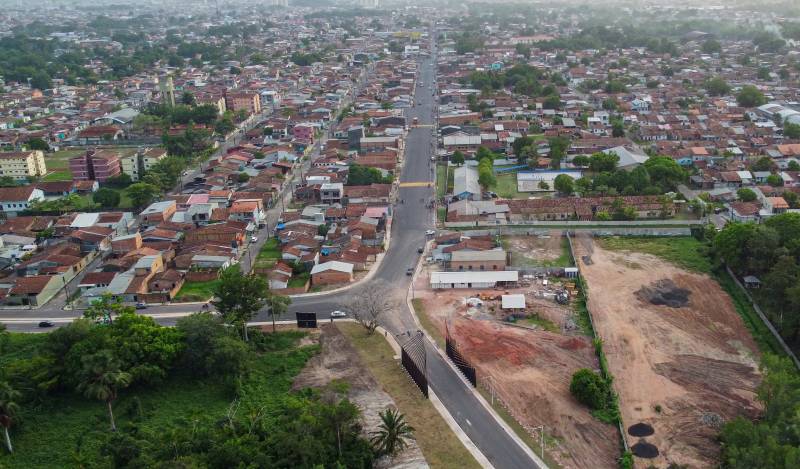 A esquerda Av. Amintas Pinheiro e acima Av. Santa Fé.