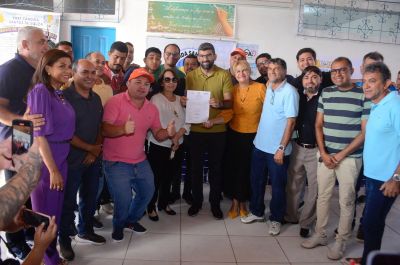Escola Cândida Santos de Souza vai receber cobertura de quadra, arquibancada e vestiário